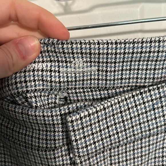 Old navy pixie pant in houndstooth - Picture 3 of 4